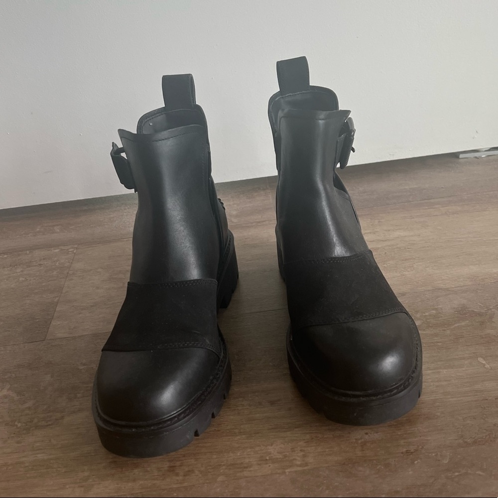 Women’s Ugg Combat Style Boots (Size 8)